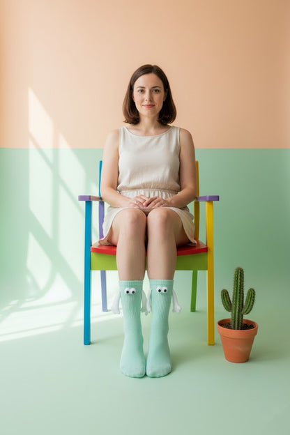 Color Socks 1 Çift Turkuaz El Ele Tutuşan Gözlü Mıknatıslı Çorap Seti (UNİSEX) Turkuaz